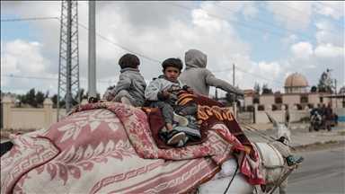 Палестинците ги напуштаат источните делови на Рафа пред можна израелска инвазија