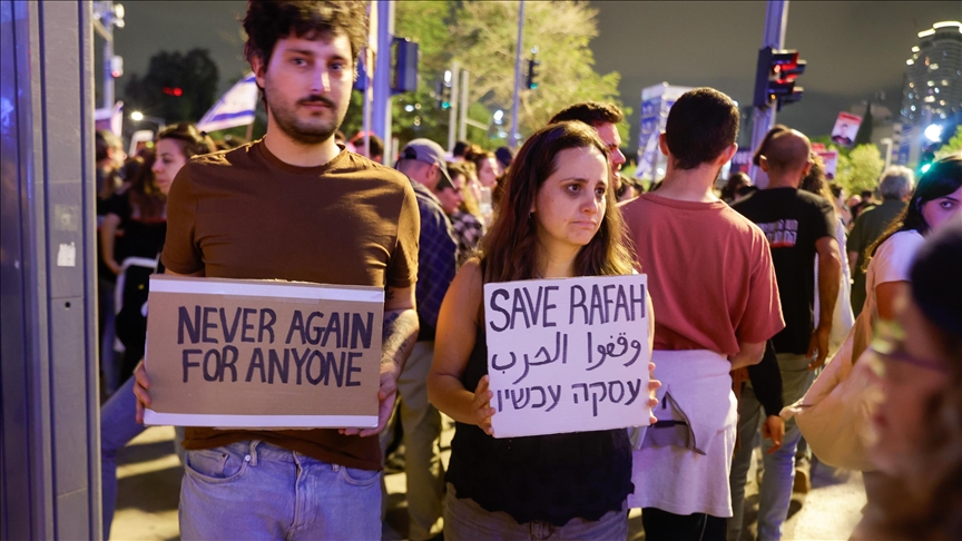 Familiares de prisioneros israelíes se manifiestan en Tel Aviv para exigir un acuerdo con Hamás