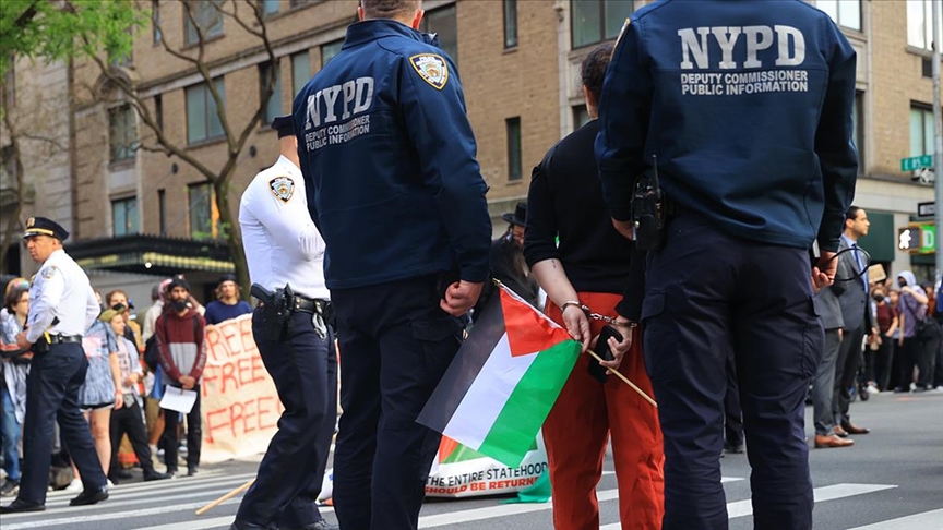 New York'taki Met Gala etkinliği yakınlarında Filistin'de destek gösterisi düzenleyenlere gözaltı