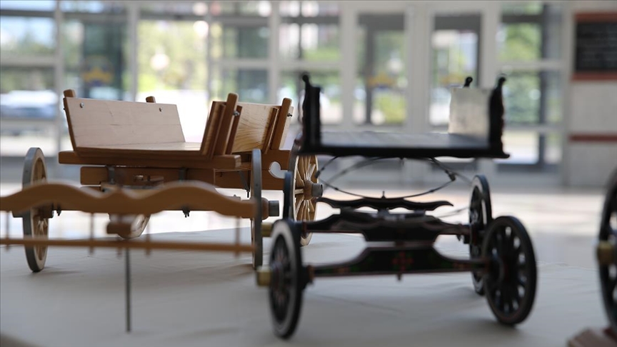 Eski ulaşım araçlarının ahşap minyatürlerini yapan Edirneli usta maharetini aktaracağı çıraklar arıyor