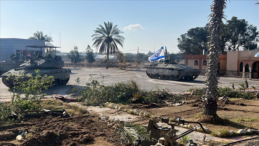 Israeli army seizes control of Palestinian side of Rafah crossing