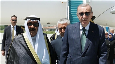 Эмир Кувейта прибыл в Анкару