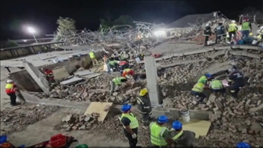 Güney Afrika'da inşaat halindeki binanın çökmesi sonucu 5 kişi öldü