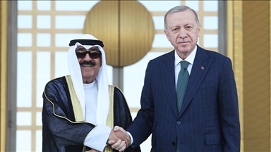 أنقرة.. الرئيس التركي يستقبل أمير الكويت