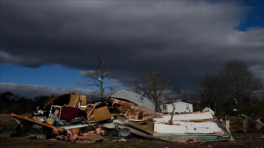 Rescatados 50 empleados de FedEx atrapados en una de sus instalaciones dañadas por un tornado en Michigan
