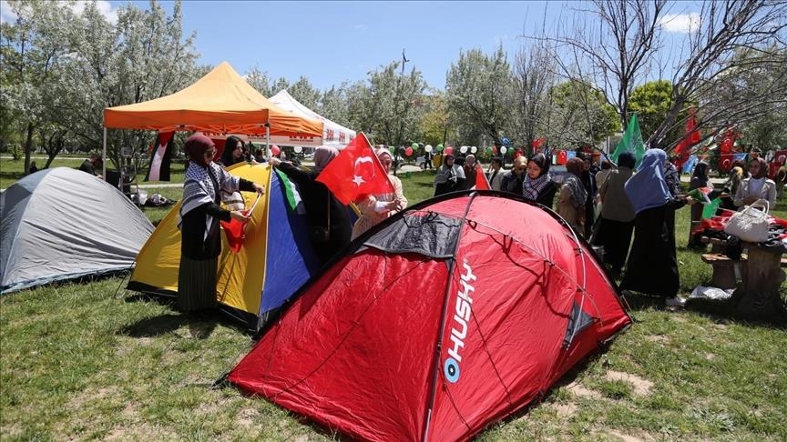 Students at university in central Türkiye hold vigil for Palestinians killed in Gaza