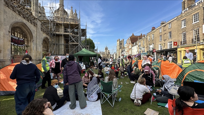 Cambridge öğrencileri, üniversitenin Rusya'ya yaptığı gibi İsrail ile ilişkilerini neden kesmediğini sorguluyor