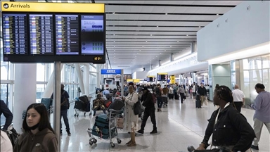 Passport e-gate outage causes chaos at UK airports