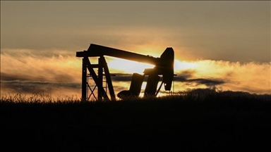 Oil prices down after US stockpile build signals weak demand