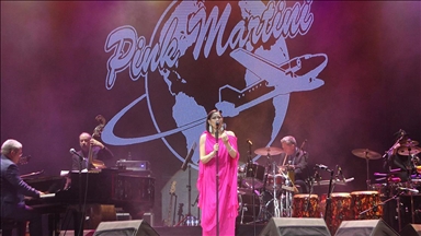 Pink Martini Antalya'da konser verdi