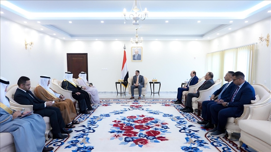 اليمن والبحرين يبحثان سبل إنجاح القمة العربية بالمنامة