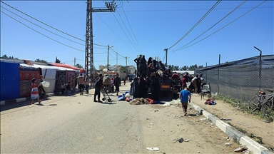 BM: İsrail'in saldırılarını yoğunlaştırması sonrasında 80 bin kişi Refah'tan ayrıldı