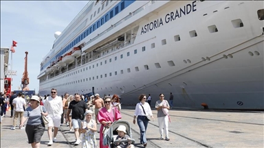 تركيا.. سفينة "أستوريا غراندي" السياحية تصل ميناء صامصون