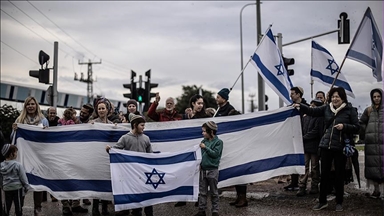إسرائيل.. متظاهرون يعرقلون توجه شاحنات المساعدات إلى غزة 