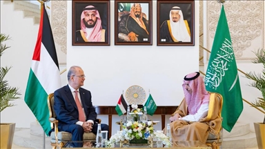 وزير خارجية السعودية يبحث مع رئيس وزراء فلسطين تطورات رفح 