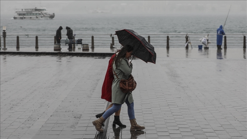 İstanbul için sağanak ve fırtına uyarısı 