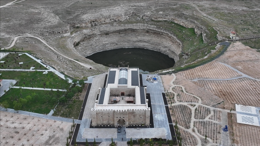 Obruk gölü manzaralı "kervansaray otel" turizme katkı sunacak