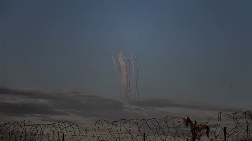 İsrail, Gazze'nin güneyinden 14 roket atıldığını, 1'inin Beerşeba'ya isabet ettiğini açıkladı 