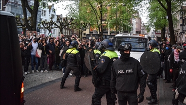 Пропалестински демонстранти тргнаа кон центарот на Амстердам, полицијата повторно интервенираше