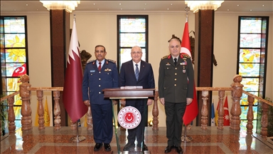 Министр обороны Турции встретился с главой Генштаба Катара