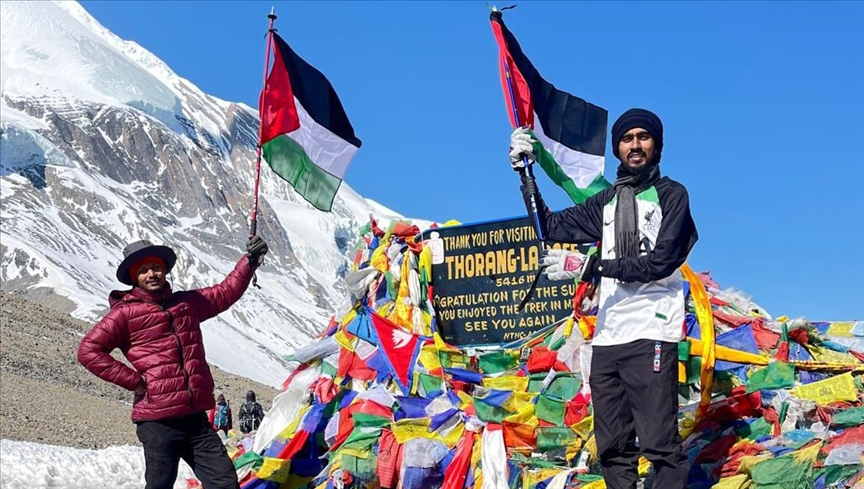 Bangladeshi trekkers raise Palestinian flag in Himalayan pass Bangladeshi trekkers raise Palestinian flag in Himalayan pass