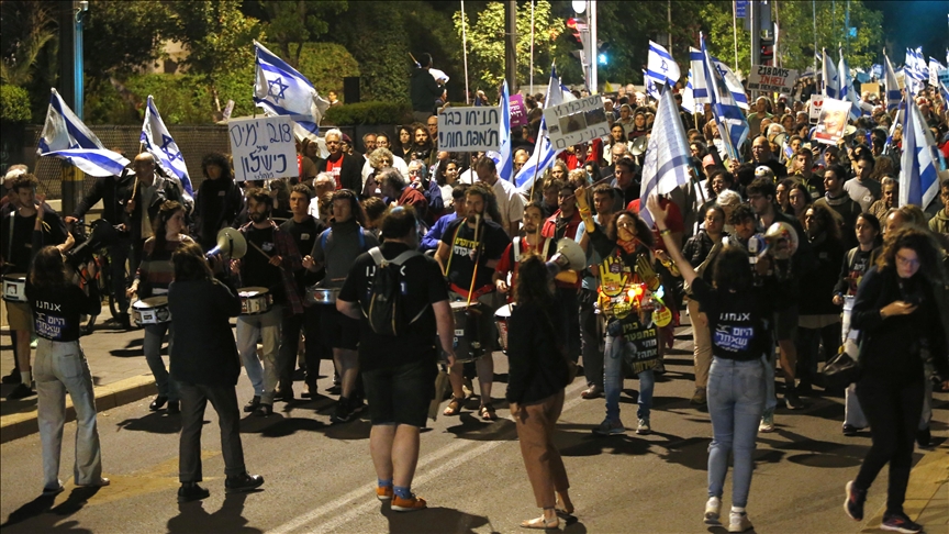 Thousands of Israelis take to streets demanding hostage swap deal, Premier Netanyahu step down