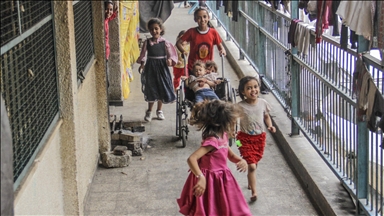 Dozens of children in Gaza demand reopening of schools