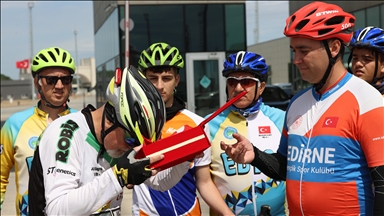 Bisikletçilerin Selanik'ten Samsun'a taşıdığı "Ata toprağı" Tekirdağ'a ulaştı 