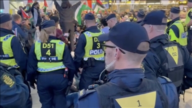 Eurovision'un düzenlendiği Malmö Arena önünde İsrail'i protesto edenlerden 10 kişi gözaltına alındı