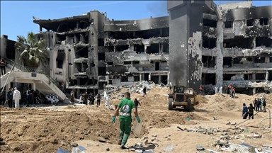 صحة غزة: عثرنا على 80 جثة في 3 مقابر جماعية بساحات مجمع الشفاء 
