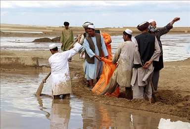 Число жертв наводнения в Афганистане превысило 300 человек