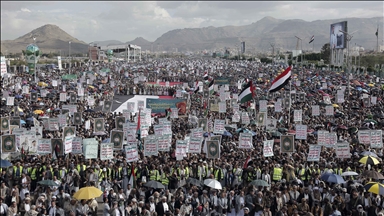 Yemeni students rally in solidarity with Gaza amid Israeli attacks