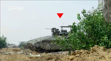 غزة.. القسام تقصف قوات إسرائيلية وتستهدف دبابتين بمخيم جباليا 