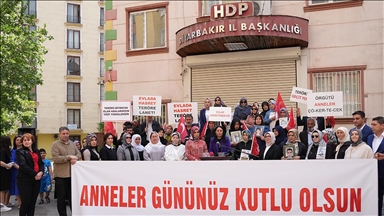 Diyarbakır annelerinin oturma eylemine destek ziyaretleri sürüyor 