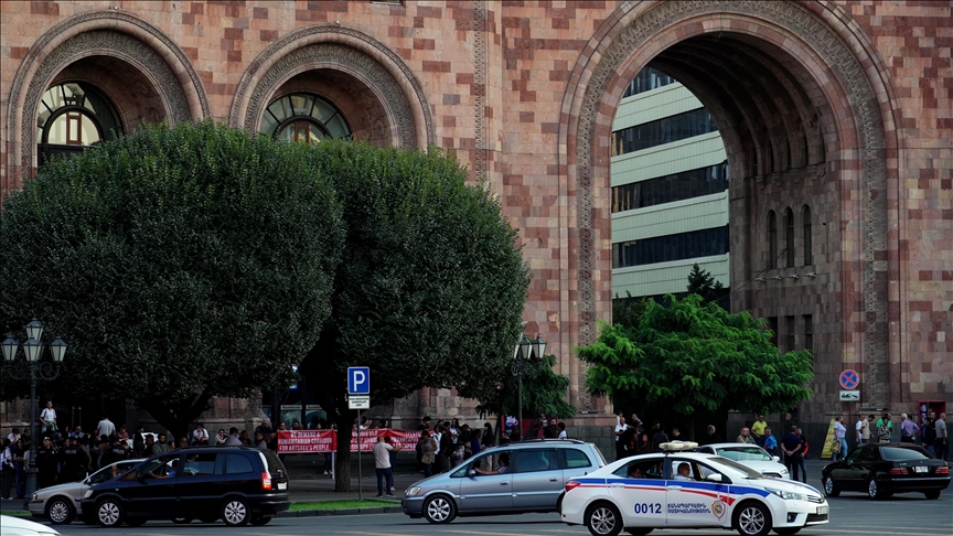 Ermenistan'da Azerbaycan'la sınırın belirlenmesi sürecine karşı başlayan eylemler sürüyor