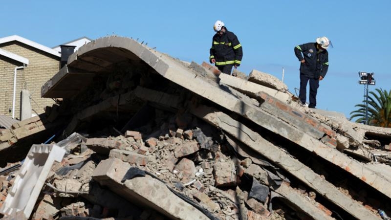 Число жертв обрушения многоэтажного дома в ЮАР возросло до 19 человек