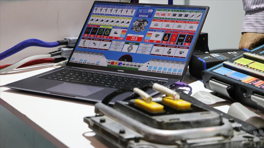 Oto elektrikçi Mehmet Usta geliştirdiği simülatörü 35 ülkeye satıyor
