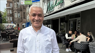 Türk iş insanı 28 ülkeden çalışanıyla Almanya'daki restoranında misafirlerini ağırlıyor 