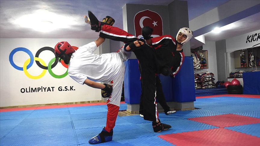 Vanlı kick boksçular, milli takım forması için günde 5 saat antrenman yapıyor