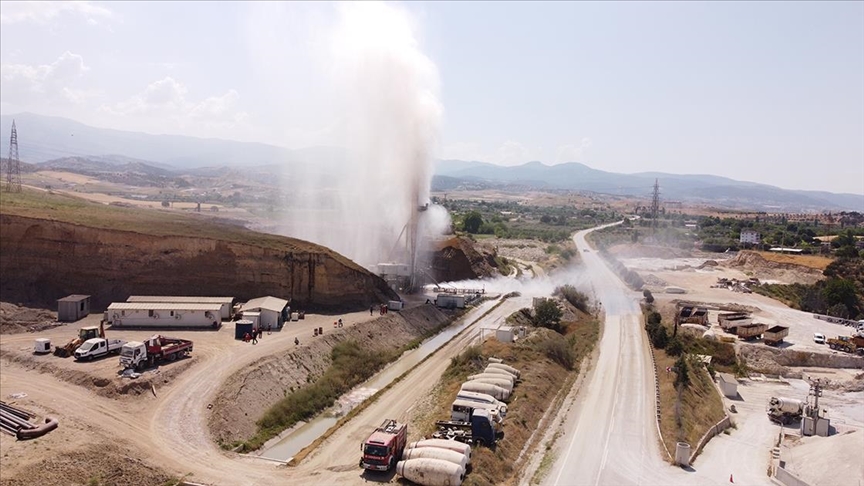 Denizli'de sondaj kuyusundan püsküren su kontrol altına alındı