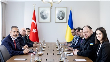 وزير الخارجية التركي يلتقي رئيس البرلمان الأوكراني