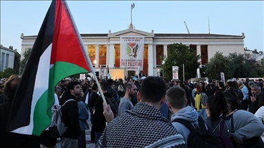 اعتقال 27 طالبا في جامعة أثينا تظاهروا تضامنا مع فلسطين