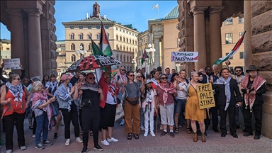 İsveç Parlamentosu önünde hükümet İsrail'e desteği nedeniyle protesto edildi