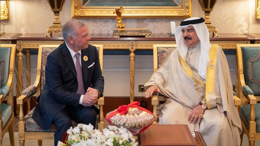 ملك الأردن يبحث في البحرين تطورات الحرب على غزة