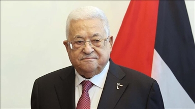 عباس يطالب الدول العربية بمراجعة علاقاتها مع إسرائيل 