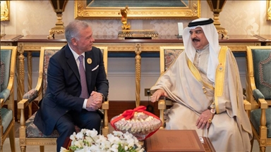 ملك الأردن يبحث في البحرين تطورات الحرب على غزة 