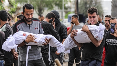 Потресни фотографии од Газа: Семејствата се збогуваат со своите убиени деца
