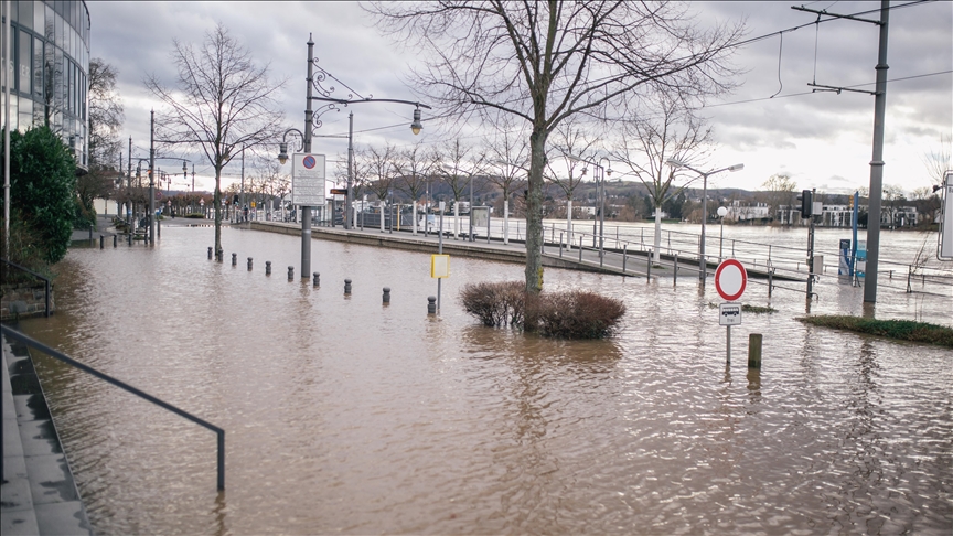Almanya'da şiddetli yağış sel ve su baskınlarına neden oldu