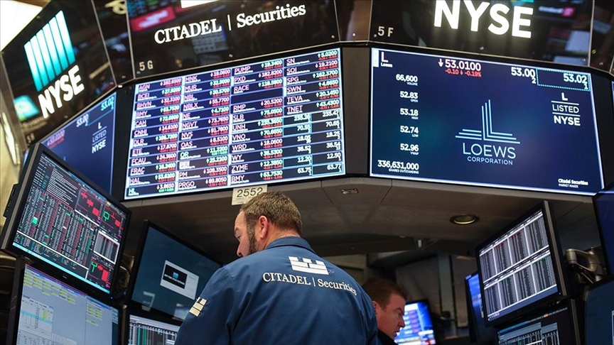 Dow Jones closes above 40,000 record for 1st time in history