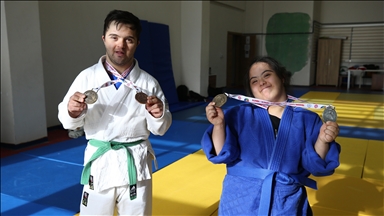 Down sendromlu judocu gençlerin başarısı akranlarını da spora yönlendirdi